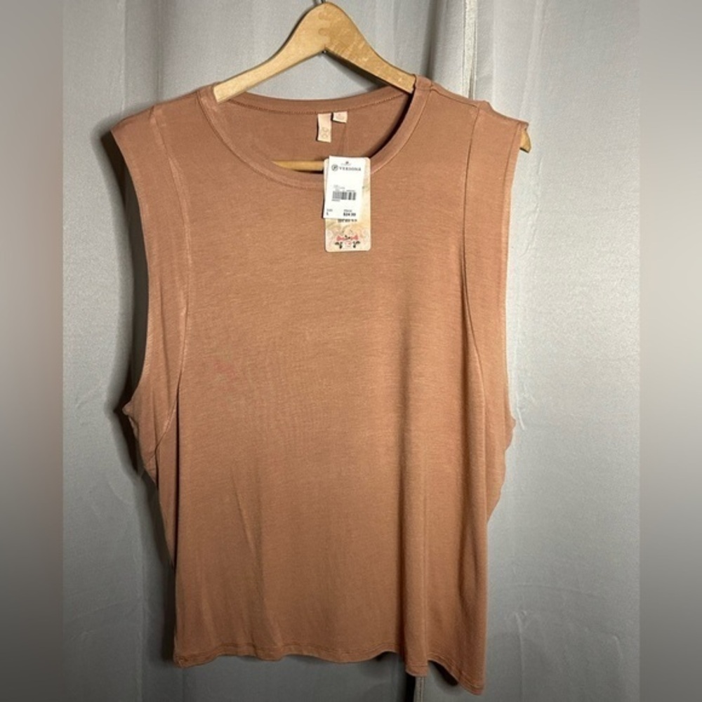 🔴 Versona Rust / copper muscle tee NWT Size Large‎